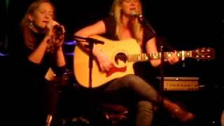Suzanne &amp; Louise Latham duet at The Troubador