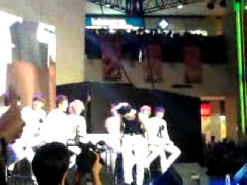 Hot Dongjun at ZE:A Philippine tour