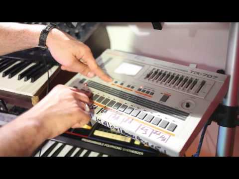 Arnaud Rebotini, dans son studio