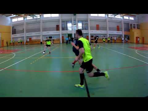 StrefaFutbolu.pl: Nieobliczalni - Przyjaciele Fryzjera