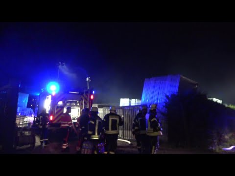 Starke Rauchentwicklung durch Brand von 30 Dixi-Klos in Troisdorf-Oberlar am 10.09.23 + O-Ton