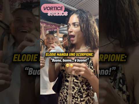 Il coraggio di Elodie nel mangiare uno scorpione fritto in vacanza in Thailandia