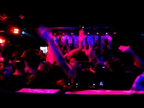 2 Elements played S. Angello - Knas @ Sound Factory Lyon.MOV