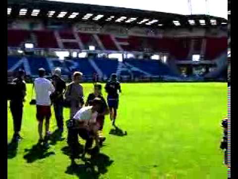 Många vill hälsa Henke välkommen hem