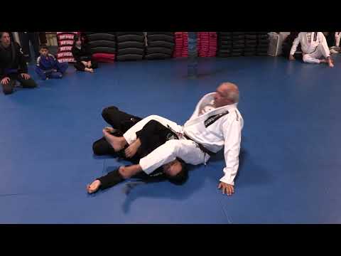 Combining attacks to finish the arm bar