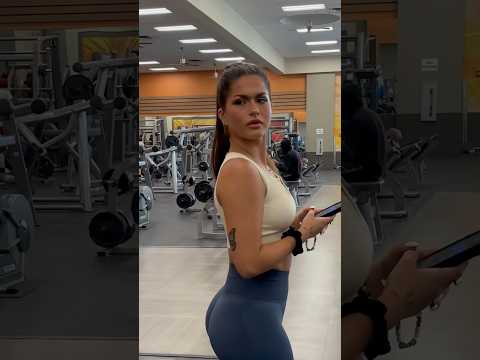 When a hot girl walks into the gym 😅😂 #shorts