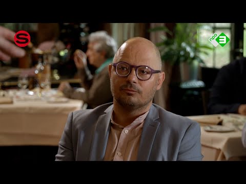 Dikke kale man met gek paars brilletje - Sluipschutters (S6A2)