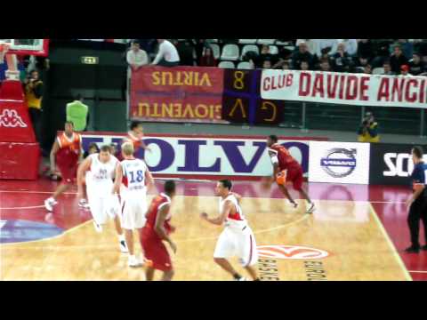 Lottomatica Virtus Roma-CSKA Moscow - Hervé Touré For Three ("VINCEREMO IL TRICOLOR" ironico)