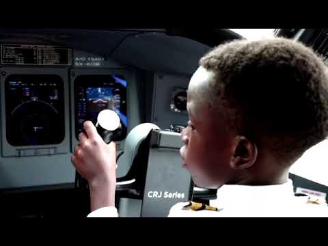 عمره 7 اعوام ويسوق طائرة