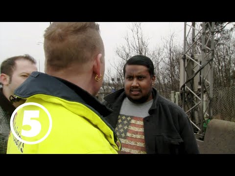 Vägens hjältar | Två bilar står still på E4:an