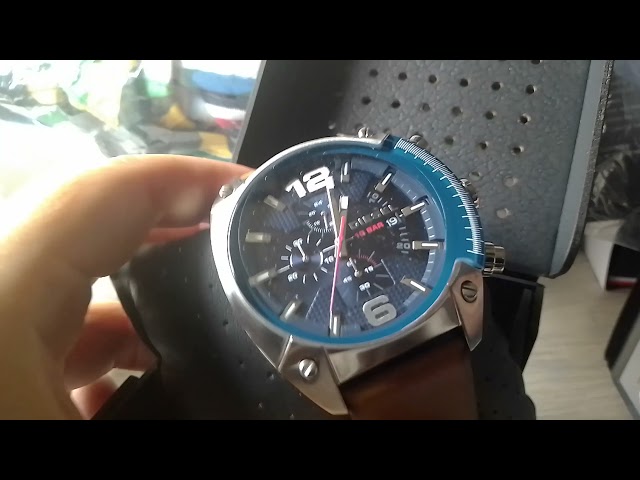 Vídeo relacionado con Diesel Reloj Overflow para hombre, Movimiento cronógrafo de cuarzo con correa de acero, silicona o piel, Rojo y gris, 55 mm