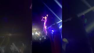 Achille Lauro canta Sexy Ugly live a Roma 2019