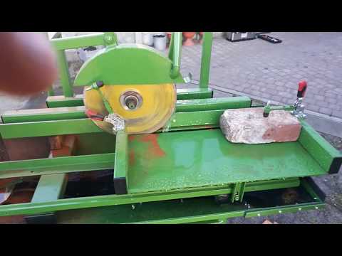 Cięcie płytek z cegły. pierwszy rozruch maszyny