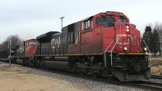 preview picture of video 'CN 8883 East, 12,120 foot M338 Train on 1-19-2013'