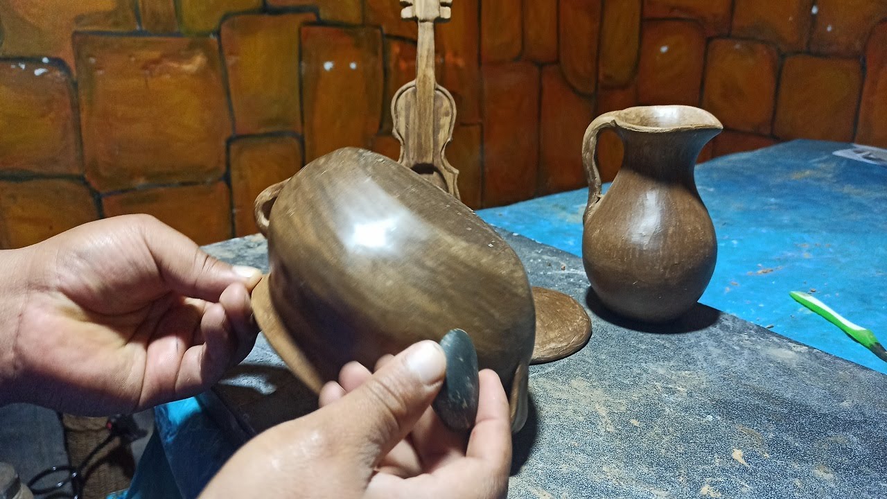 CURSO DE CERÁMICA: EL BRUÑIDO EN LA CERÁMICA PARA CONSEGUIR UNA APARIENCIA PULIDA Y BRILLANTE .