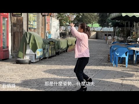 A antiga cidade de Qing Qing é a antiga travessia do rio Yangtze. Poucos turistas, a maioria das lojas abertas