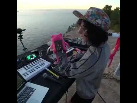 Giorgia Angiuli y su rana techno rosa en Cercle 🐸 2018