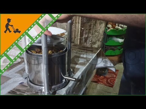 Palumbo Pavi AM Manual Press for aubergines, grapes in aluminium - Customer's operating video