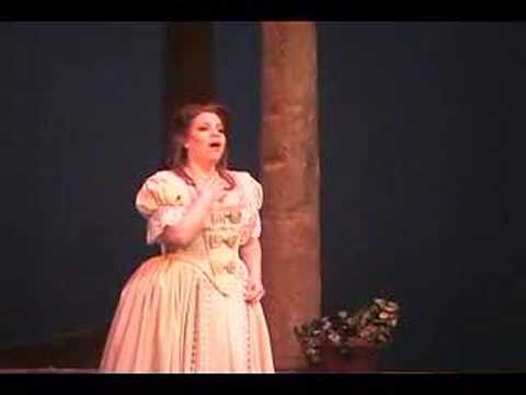 Elizabeth Caballero sings Prendi from L'elisir d'amore