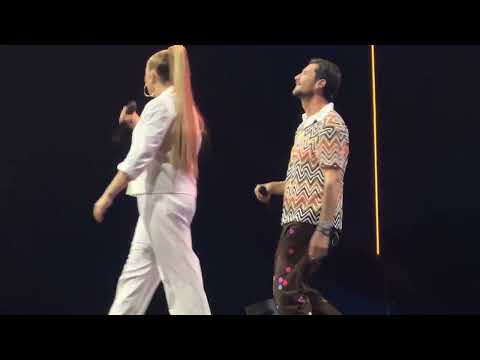 Kris kross Amsterdam & roxeanne hazes - der af (oya lele) live in ahoy 15-04-2023