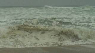 preview picture of video 'Massive waves after the storm'