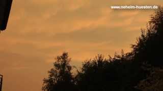 preview picture of video 'Kurz vor #Gewitter, Gelber Himmel über Arnsberg-Bergheim, 24.07.2013 abends (FullHD)'