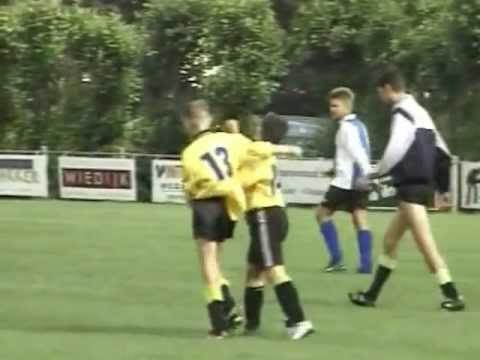 VV Nieuwe Niedorp pupillen oefenen tegen Winkel september 2003