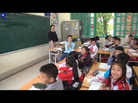 CÁC CÔ ĐẾN CHẤM TRANG TRÍ LỚP