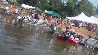 preview picture of video 'redneck fishing tournament bath illinois 1st heat 1st day big reds bait'