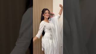 Download lagu Na Na Karte Pyar #shorts mp3