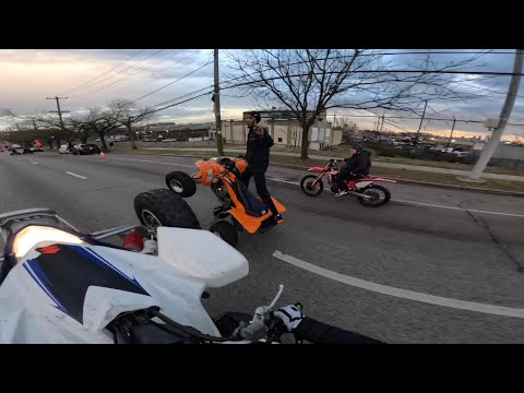 QUAD WHEELIE BATTLE IN TRAFFIC!!