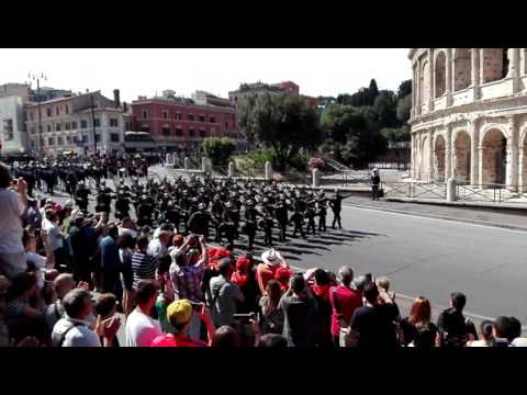 Parata militare inizio  sfilata Colosseo 2 giugno 2017