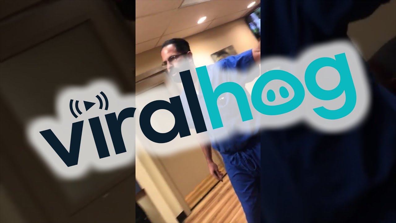 طبيب يطرد مريضة من عيادته بطريقة عنيفة!
