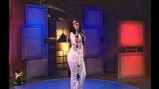 No me mires así, interpretada por Lianet