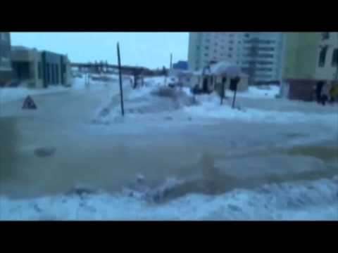 Russie : une ville de Sibérie submergée par une mer de glace