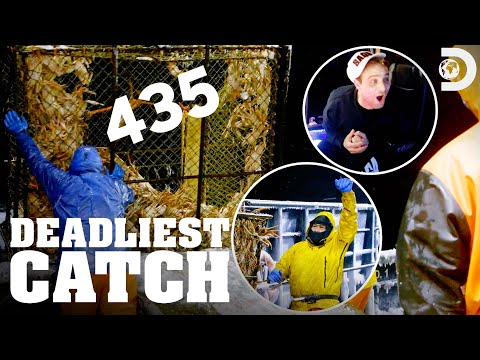 Video trailer för The Saga Finds 435 Crabs in ONE Pot | Deadliest Catch