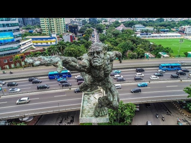 Megahnya Monumen Patung Dirgantara Pancoran
