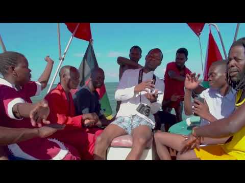 Nkhotakota Pottery Lodge Staff Performing Moin Moin Hamburg by Die Hamburger Goldkehlchen