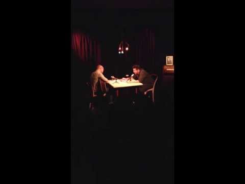 Sigge Eklund framför Dylan hos Tomas Andersson Wij pratar med.