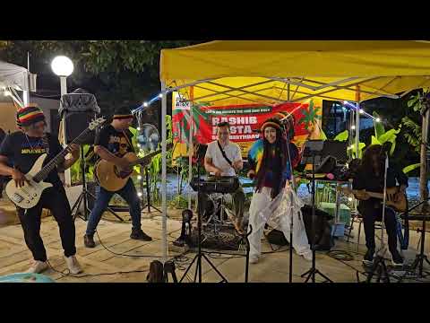 Man Keedal dan Ujang Exist bergabung di Ruma Atok mainkan lagu kesal sempena birthday Achid Ekamatra