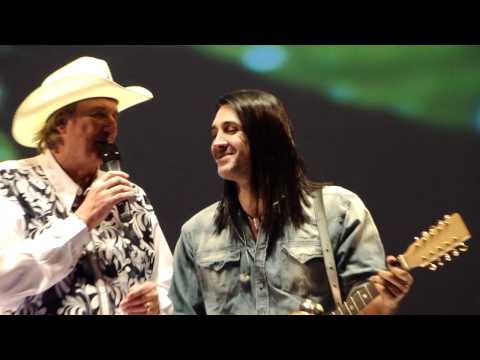 Cultivando Água Boa + 8 2010 - Show Sergio Reis - Vida Amargurada e Tocando em Frente