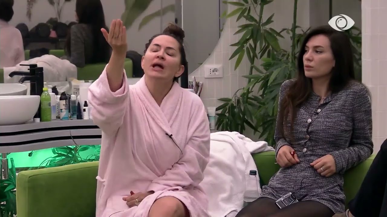 “Aldo këtë punë ka, sheh gjini të kundërt dhe shkon”/ Kelly bisedon me Rozanën