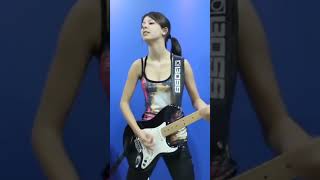 Download lagu gitaris cantik mp3