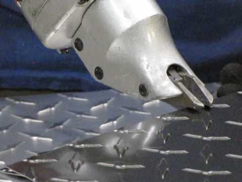 How to cut aluminum diamond plate sheets