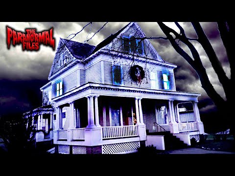 YouTubers Get Exclusive Access To Never-Before-Filmed-In Haunted House