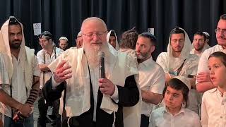 פתיחת הלב לתפילת הלל יום העצמאות תשפד בתל אביב (הרב שמואל אליהו) - התמונה מוצגת ישירות מתוך אתר האינטרנט יוטיוב. זכויות היוצרים בתמונה שייכות ליוצרה. קישור קרדיט למקור התוכן נמצא בתוך דף הסרטון