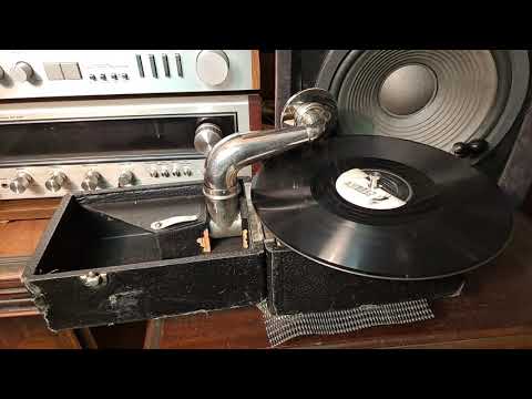 Intermission Riff. Esquire All-Stars. Esquire 78rpm. Kompact Plaza Compact Gramophone Phonograph