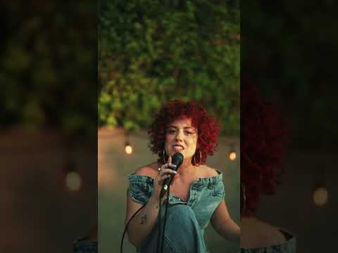 Sara Diamond - Real Friend Acoustic (Live Performance)