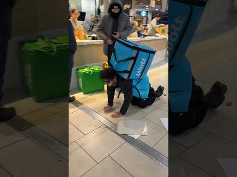 Wolt kurier hates his job