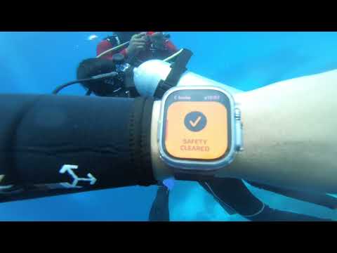 Apple Watch Ultra Oceanic+ VS Suunto D4i